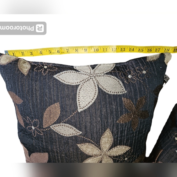 Borgata 18-inch decorative pillows (2). Chocolate brown. - Picture 7 of 8